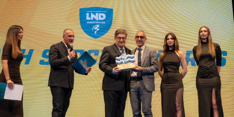 Il presidente Morgana con il coordinatore beach soccer, Desini